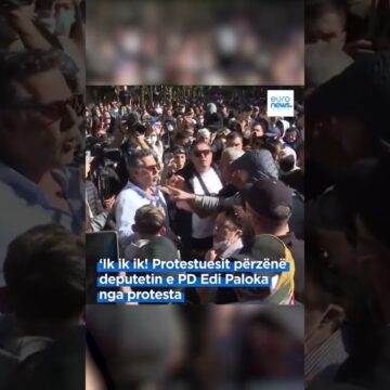 1792947522_maxresdefault.jpg ‘Ik ik ik! Protestuesit përzënë deputetin e PD Edi Paloka nga protesta