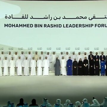 1793177672_maxresdefault.jpg محمد بن راشد وحمدان بن محمد مع خريجي مركز محمد بن راشد للقادة