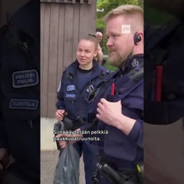 Uimarannalta löytyi aseita