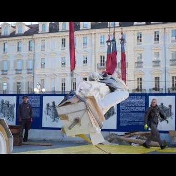 A Palazzo Madama tornano le statue: il sollevamento a 27 metri d’altezza
