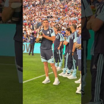 Dibu Martínez y unos mates en la previa del amistoso contra Islandia en Alabama