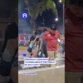 💦🤣 ¡Baño gratis! Un grupo de personas terminó empapado al cruzar un arco de agua